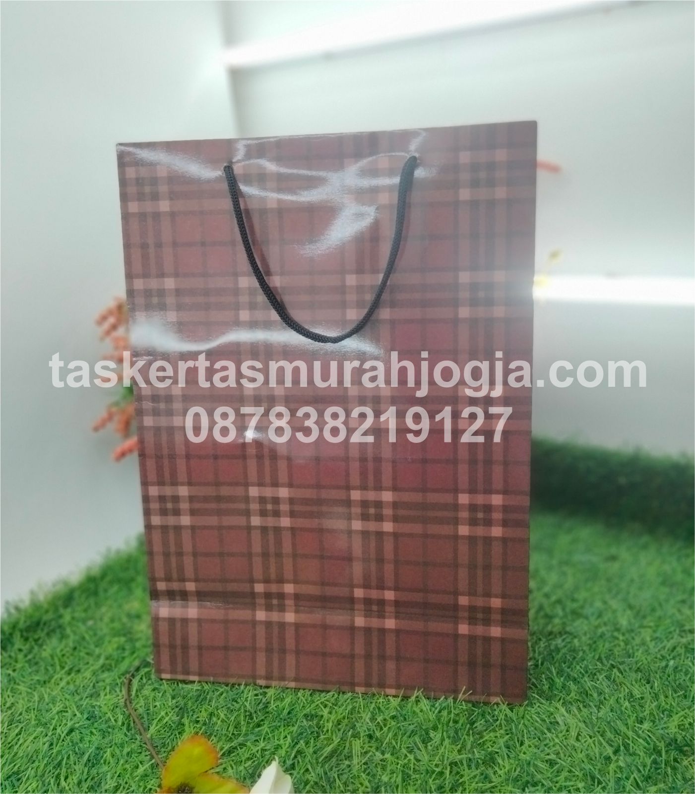 Tas Kertas Laminasi Licin Belanja Kado Hadiah Besar Motif Tenun Warna